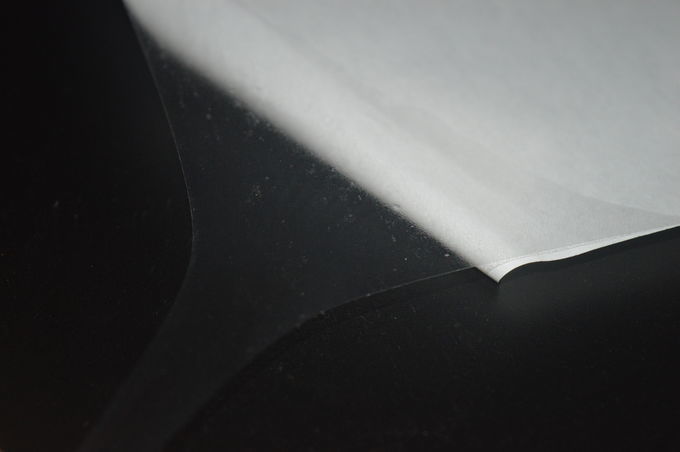 Γαλακτώδης διαφανής 0.03mm πάχους ταινία κόλλας λειωμένων μετάλλων πολυουρεθάνιου καυτή για τα σύνθετα υφάσματα 9 Leater ή Textlie