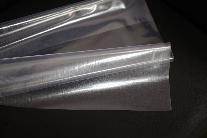 Γαλακτώδης διαφανής 0.03mm πάχους ταινία κόλλας λειωμένων μετάλλων πολυουρεθάνιου καυτή για τα σύνθετα υφάσματα 8 Leater ή Textlie